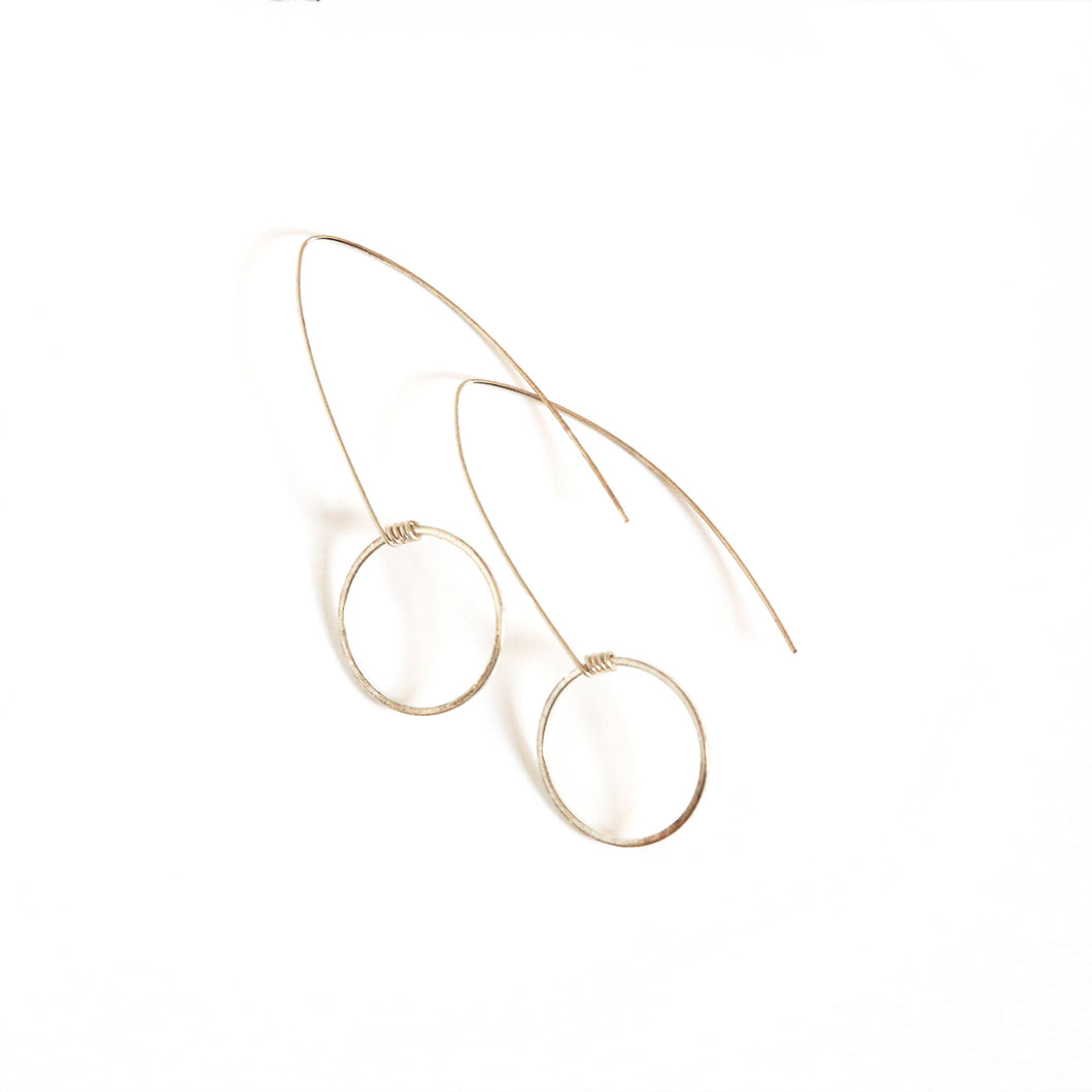 Circle earrings made of wire