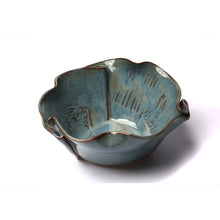 Charger l&#39;image dans la galerie, Textured serving bowl in teal