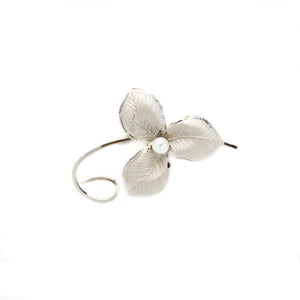Sterling silver trillium brooch with pearl in centre